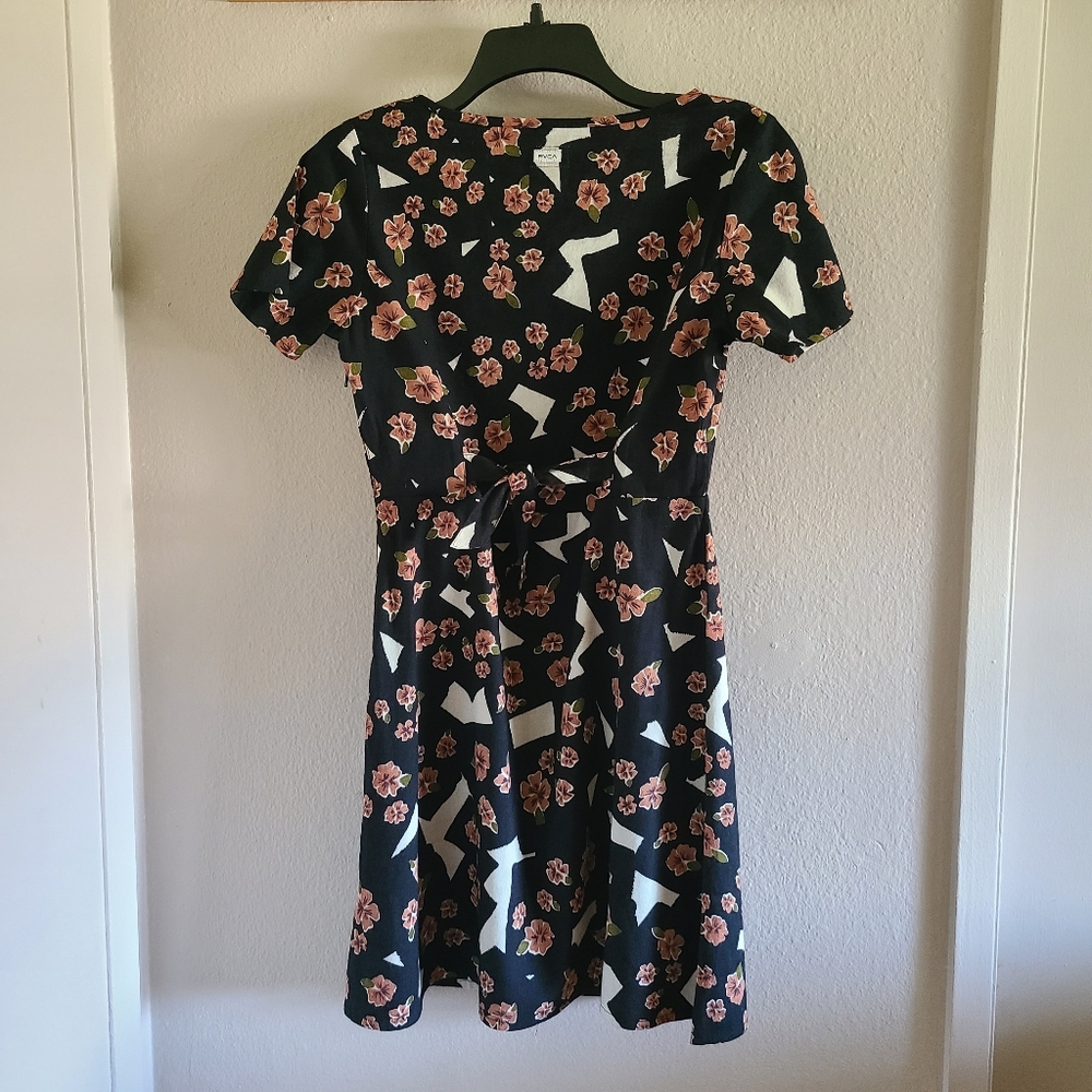 RVCA Floral Skater A-Line Dress - NWOT - Picture 4 of 11